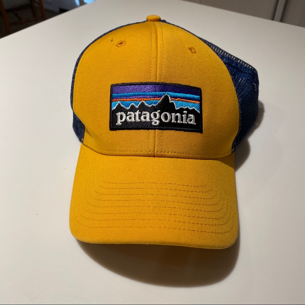 Patagonia P-6 Logo Trucker Hat in Yellow